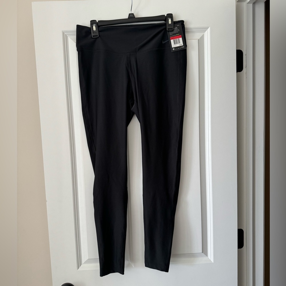 Women’s Nike Dri-Fit Leggings. NWT. Black. Size Large